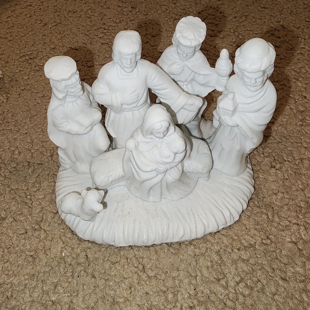 White Nativity Set - Picture 2 of 3